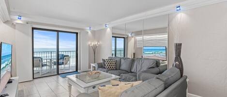 TV connectée, lecteur de DVD, livres