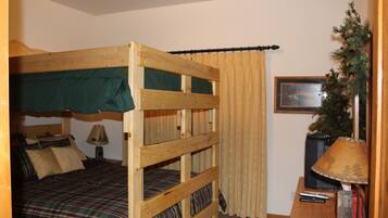 3 Schlafzimmer, Bügeleisen/Bügelbrett, Reisekinderbett, kostenloses WLAN