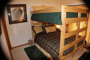 3 bedrooms, iron/ironing board, travel crib, free WiFi