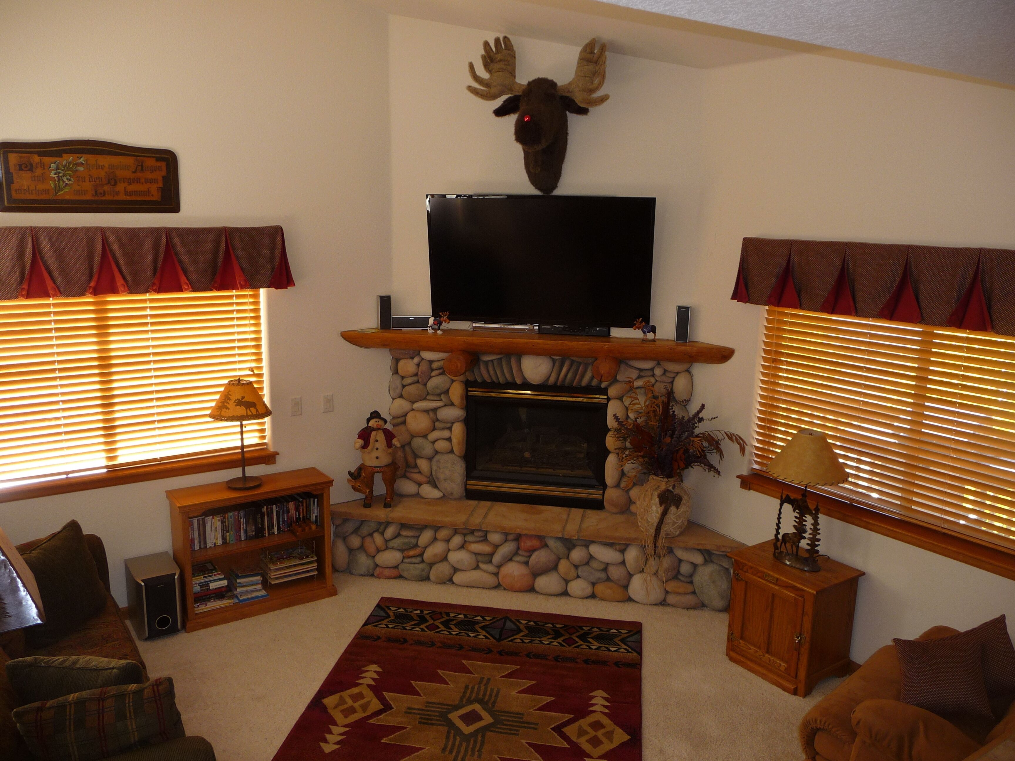 Smart-TV, Kamin, Videospiele, DVD-Player