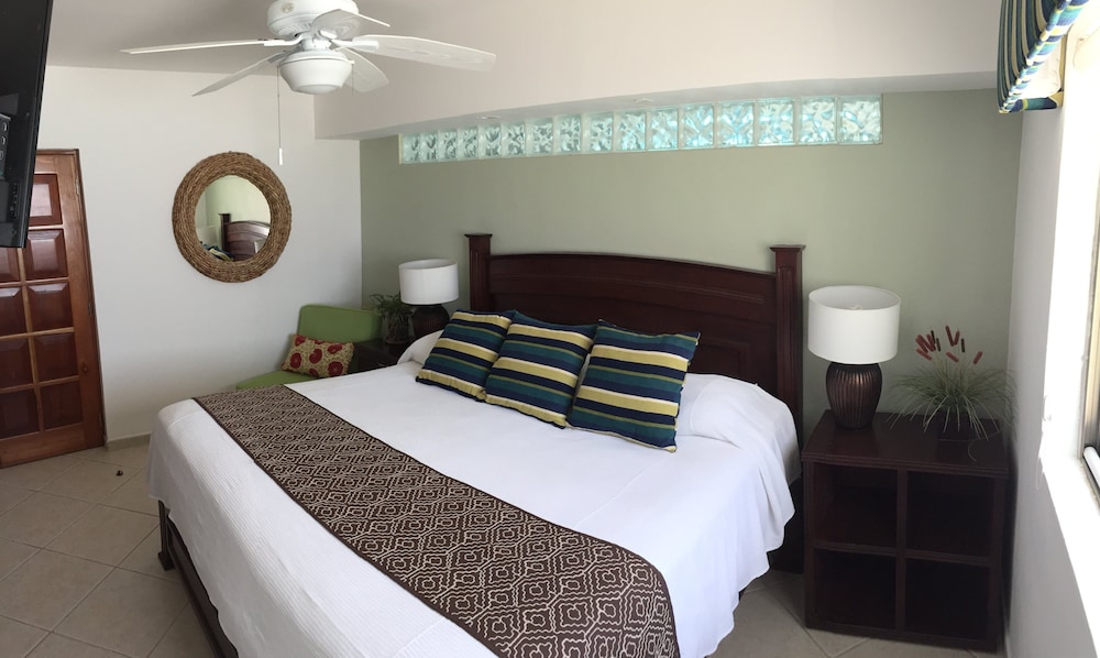 Privately Owned 3 Bedroom Ocean Front Condo With 25 Ft Beachfront Terrace - Cancún