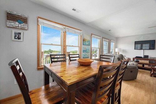OBX Life II – Ocean, Sound, and Park Views! Golf Cart
