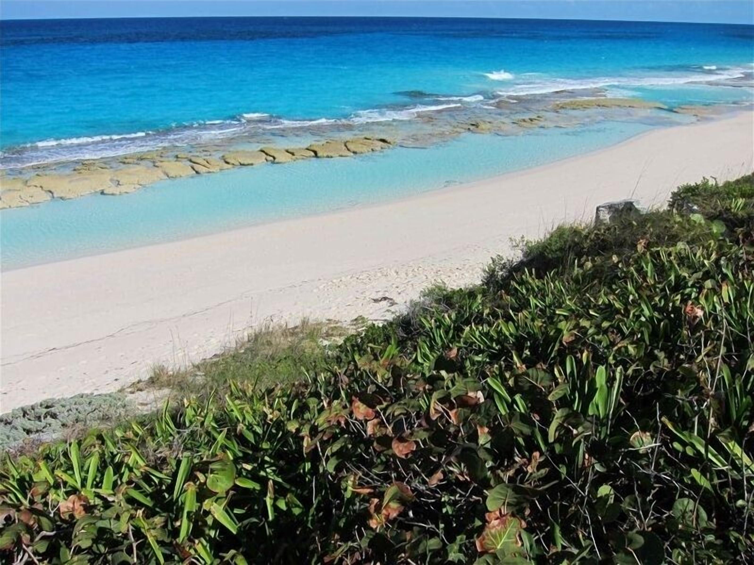 Beach nearby, sun-loungers, beach towels