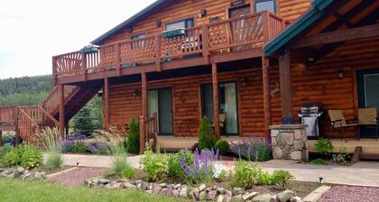 All-Season Vacation Getaway with Stunning Views!