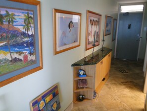 Interior - Beachfront 1-bedroom corner condo on Kameole Beach II, with two ocean views. (Kihei)