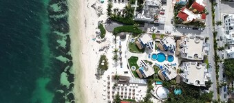 Beachfront Puerto Morelos Condo, Ground Floor, Pool, Rooftop Views, Walk to Town