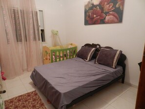 1 habitación, ropa de cama de alta calidad y cortinas blackout 
