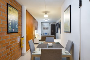 Comfort-Apartment, 1 Queen-Bett, Nichtraucher | Zimmersafe, individuell eingerichtet, Schreibtisch