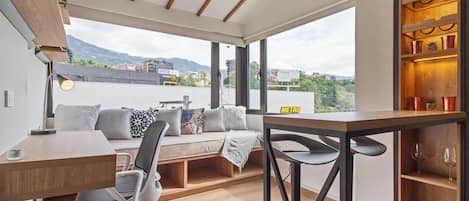Superior Apartment, 1 Queen Bed, Non Smoking | Living area