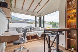 Superior Apartment, 1 Queen Bed, Non Smoking | Living area | Smart TV - Studios Exito (Medellín)