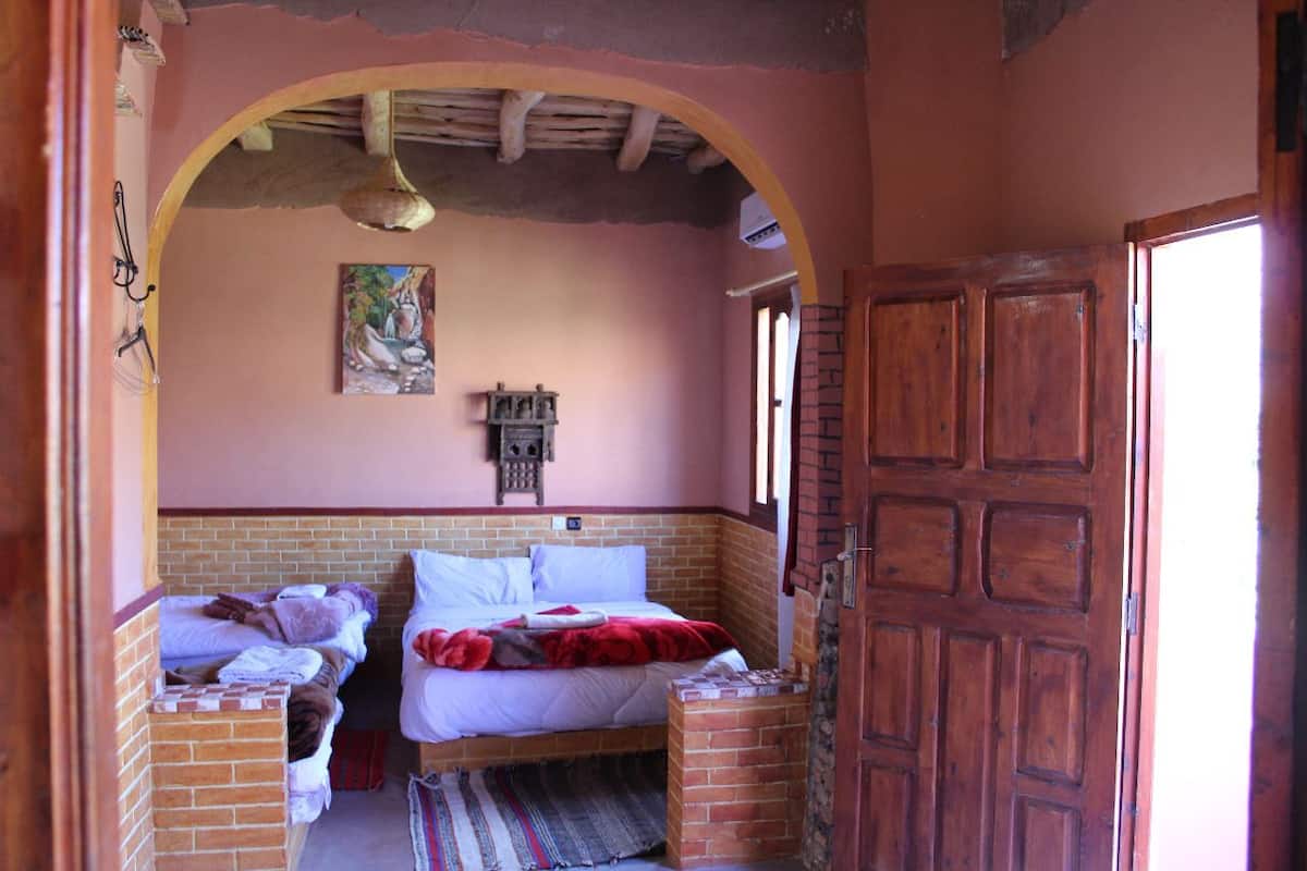 Family Room, Non Smoking | In-room safe, soundproofing, iron/ironing board, free WiFi