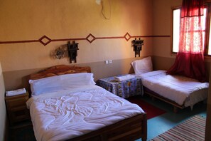 Triple Room, Non Smoking | In-room safe, soundproofing, iron/ironing board, free WiFi