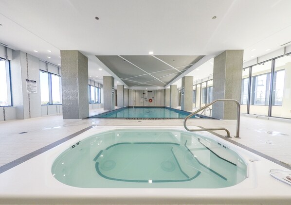 Indoor spa tub - Brisk Experiences Vacation Rentals (Mississauga)