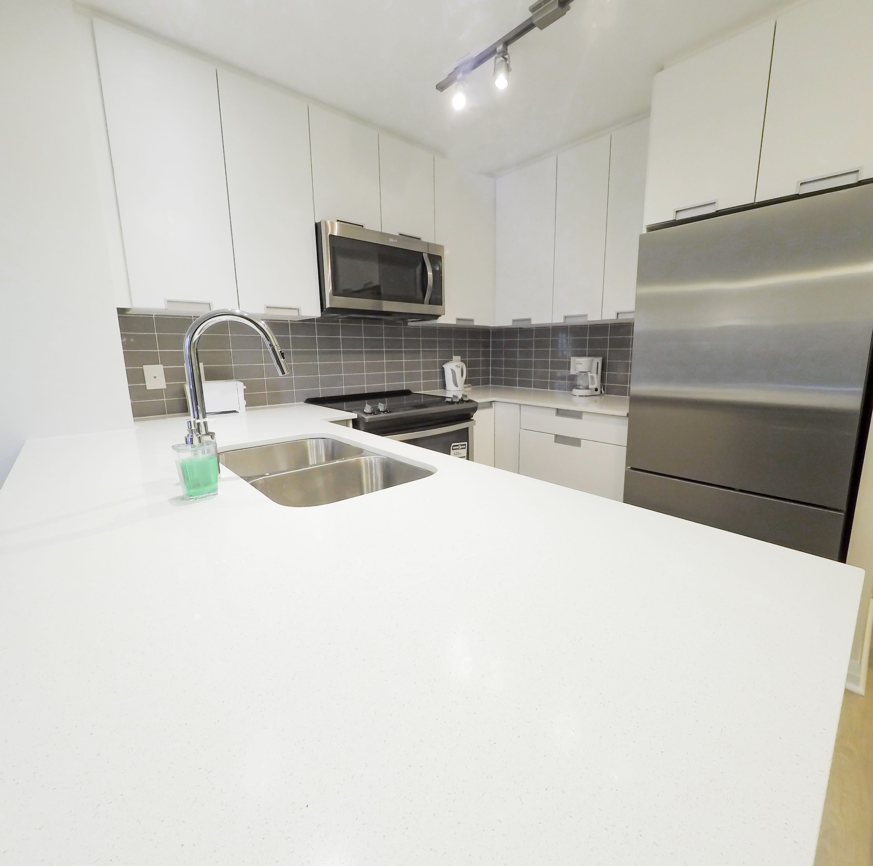 Nhà liên kế Executive | Bếp riêng | Tủ lạnh, lò nướng, bếp nấu, máy rửa bát 