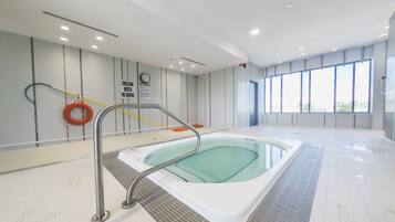 Bồn tắm spa trong nhà