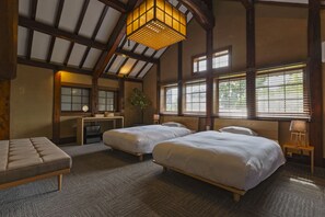 1 kamar tidur, isi minibar gratis, brankas, dan setrika/meja setrika
