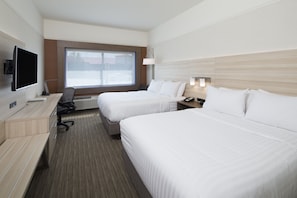 In-room safe, desk, laptop workspace, blackout drapes - Holiday Inn Express & Suites Auburn by IHG (Auburn)