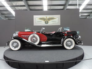 A vintage car on display in a museum. - Holiday Inn Express & Suites Auburn by IHG (Auburn)