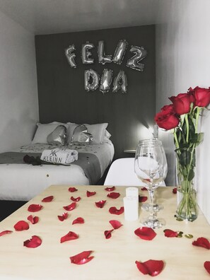 Comfort Suite, Non Smoking | Egyptian cotton sheets, premium bedding, down comforters, pillowtop beds - Kleinn Hotel Bogotá (Bogotá)