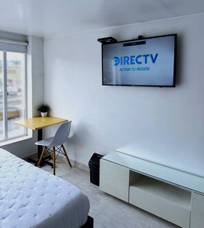 Deluxe Quadruple Room | Egyptian cotton sheets, premium bedding, down comforters, pillowtop beds - Kleinn Hotel Bogotá (Bogotá)