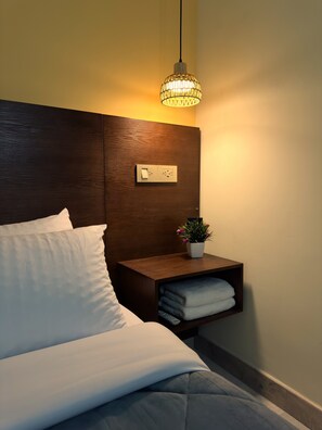 Deluxe Double Room, Non Smoking | Egyptian cotton sheets, premium bedding, down duvets, pillow-top beds - Kleinn Hotel Bogotá (Bogotá)