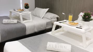 Standaard driepersoonskamer, meerdere bedden, niet-roken | Lakens van Egyptisch katoen, luxe beddengoed, donzen dekbedden