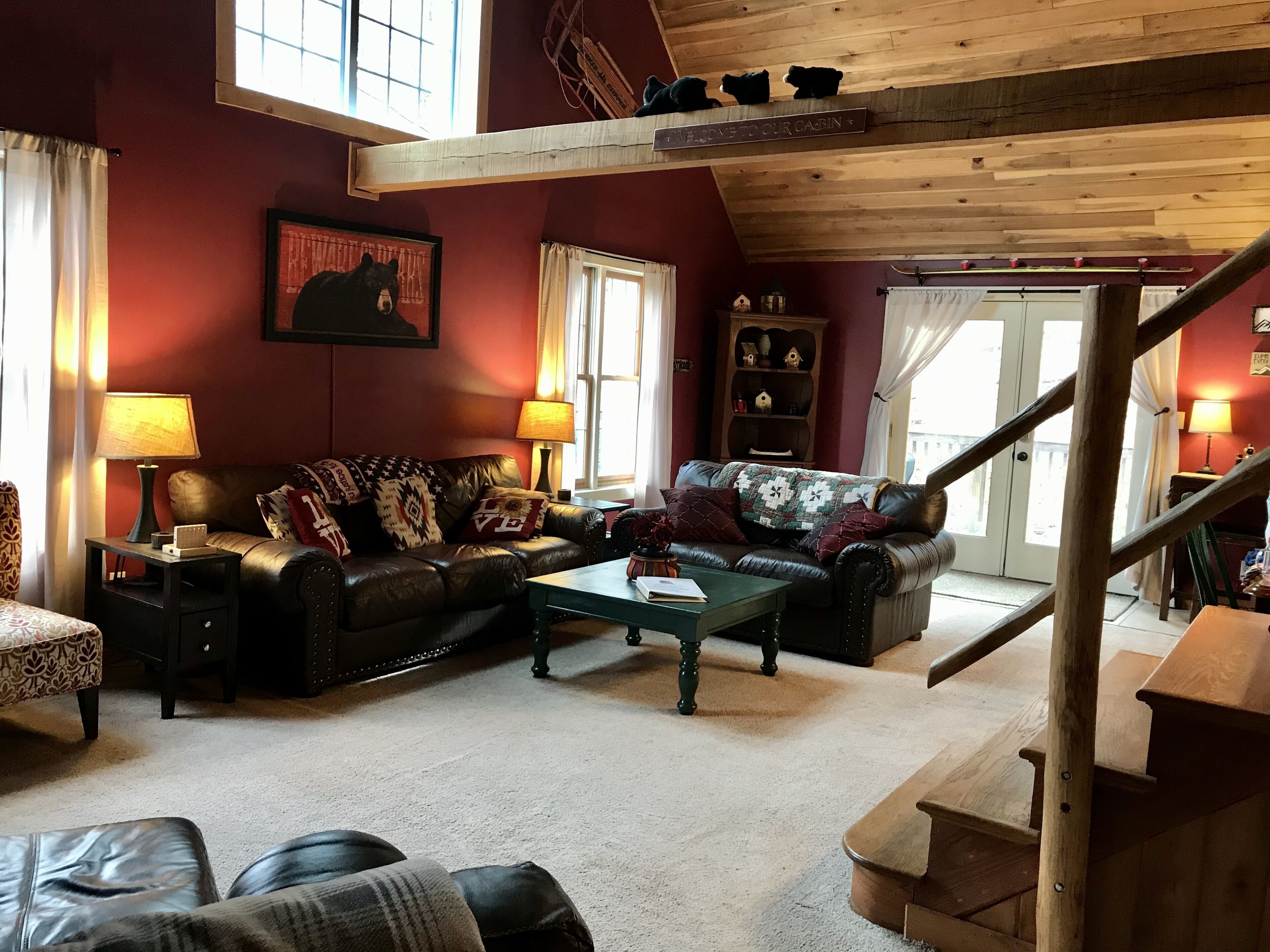 智能电视、壁炉、DVD 播放器、桌上足球