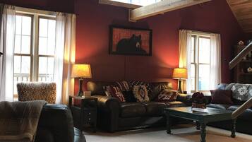 Smart TV, chimenea, reproductor de DVD y futbolito