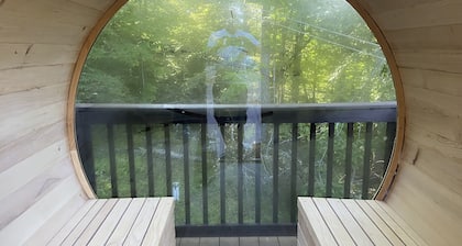 Enjoy private...beautiful⊠large house with outdoor hot tub and sauna !