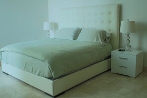 3 camere, una scrivania, ferro/asse da stiro, Wi-Fi