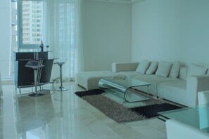 Smart TV, oficina, monitor de computadora, impresora