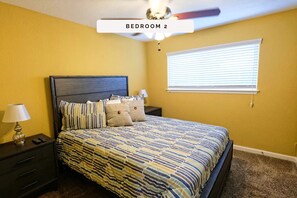 4 slaapkamers, een bureau, een strijkplank/strijkijzer, gratis wifi