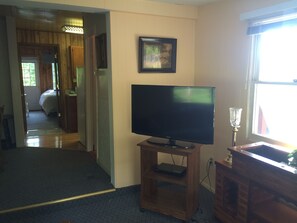 2 slaapkamers, een strijkplank/strijkijzer, gratis wifi, beddengoed
