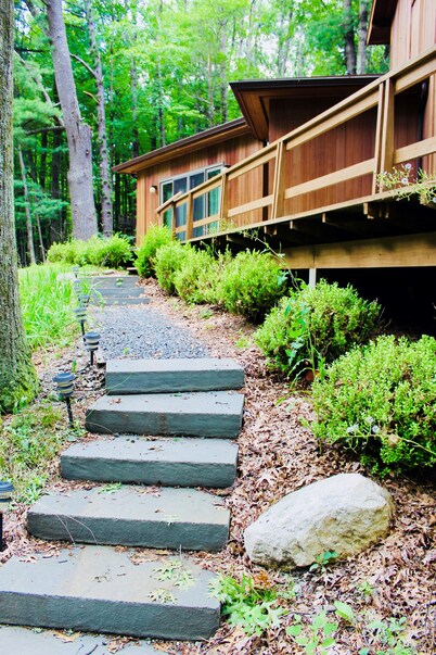 Midcentury Modern Cabin Home in the Woods- Under 2 Hrs From NYC!