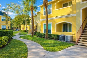 Exterior - Clearwater Beach Area - Bright Unit Heated POOL - Free Parking - Private access (Clearwater)