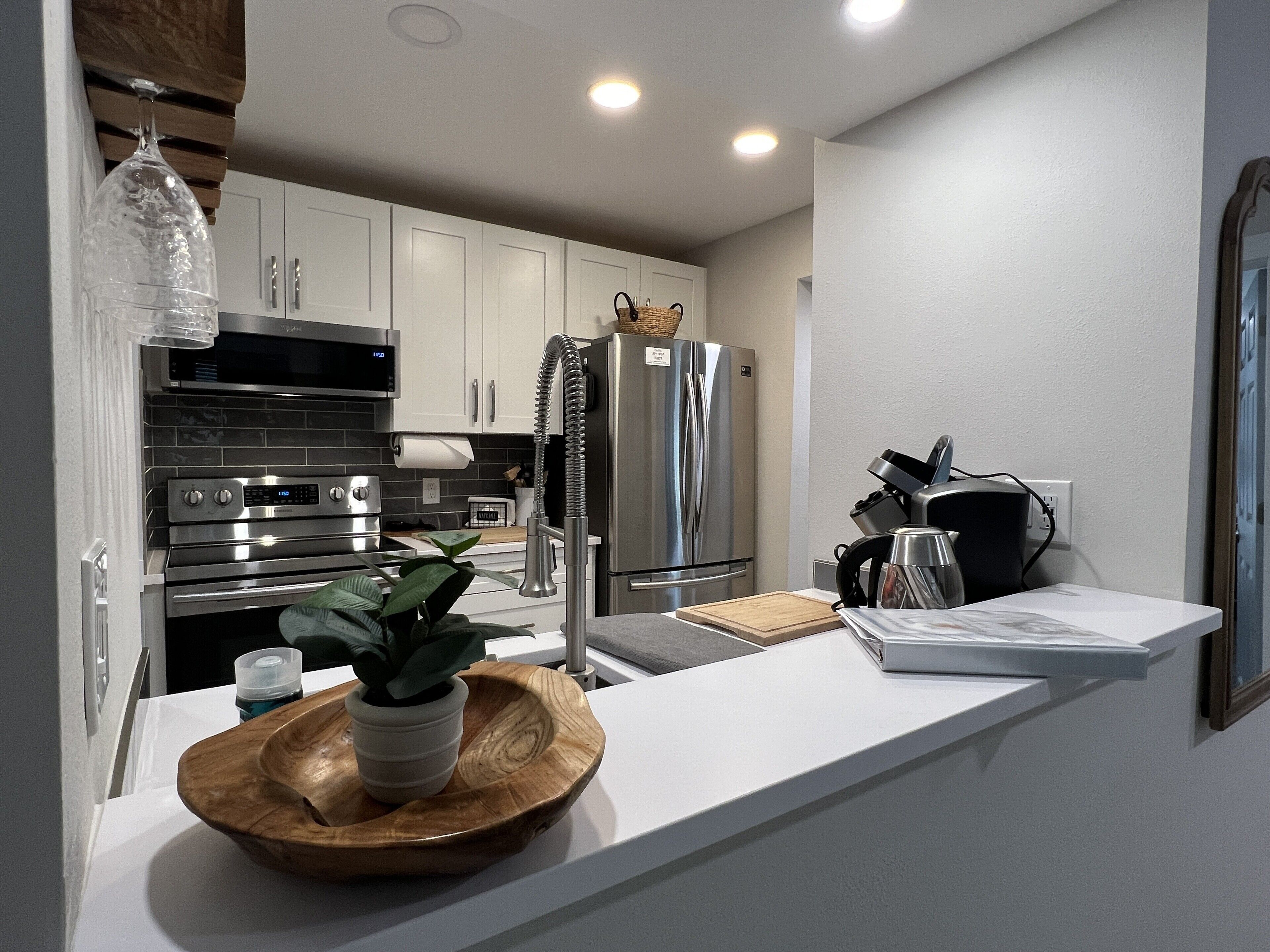 ثلاجة، ميكروويف، فرن، موقد طهي مسطح