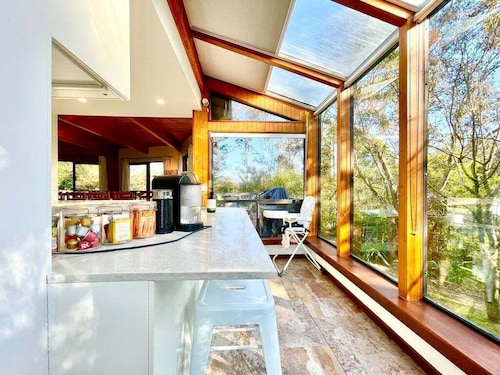 Sublime Cedar Lodge - Cedar Glass Lodge, 5 Bedroom, 2 Bathroom, Spa Bath, Large Group, Accessible