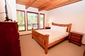 5 Schlafzimmer, Schreibtisch, Bügeleisen/Bügelbrett, kostenloses WLAN