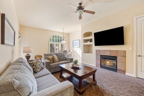 TV, fireplace, Netflix, Hulu