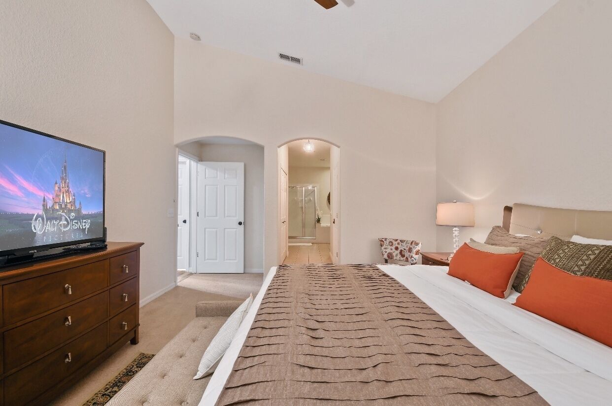 Orlando Villa Europa with Private Teather at pool area -12 minutes to Disney