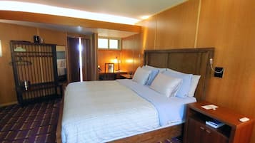 Desk, WiFi, bed sheets