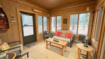 Smart TV, chimenea, videojuegos y reproductor de DVD