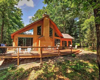 Cabin on the Betsie River near Crystal Mountain with Excellent Fishing, Kayaking