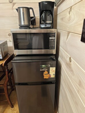 A kitchen with a microwave, a coffee maker, and a refrigerator. - Four Seasons Private Suite on Chestnut Ridge in Highlands - Private Club Access (Highlands)
