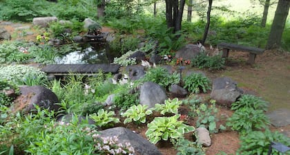 FOREST GARDENS GETAWAY es un bed and breakfast ubicado en la hermosa UP!