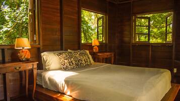 5 chambres, coffres-forts dans les chambres, bureau