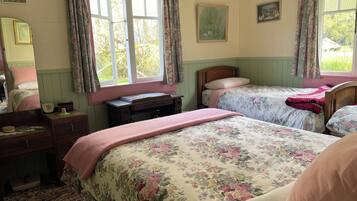 2 bedrooms, iron/ironing board, bed sheets