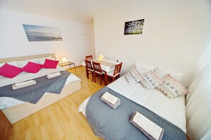 3 bedrooms, iron/ironing board, free WiFi, bed sheets