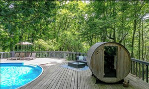 Alberca al aire libre y alberca climatizada