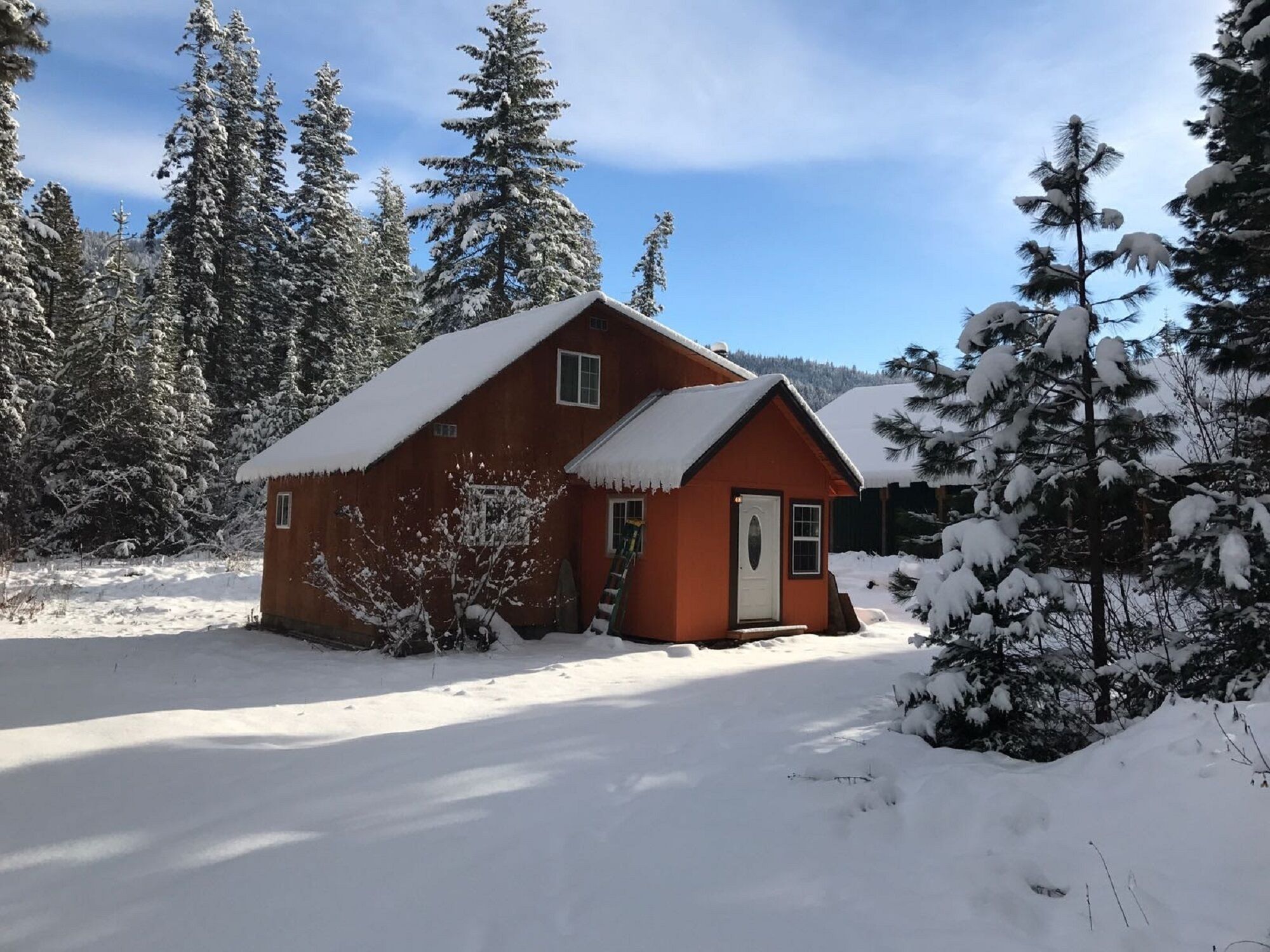 Icicle Hut midway of Leavenworth & Stevens pass!